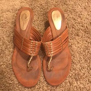 Dr. Scholls memory fit cushioned sandals.